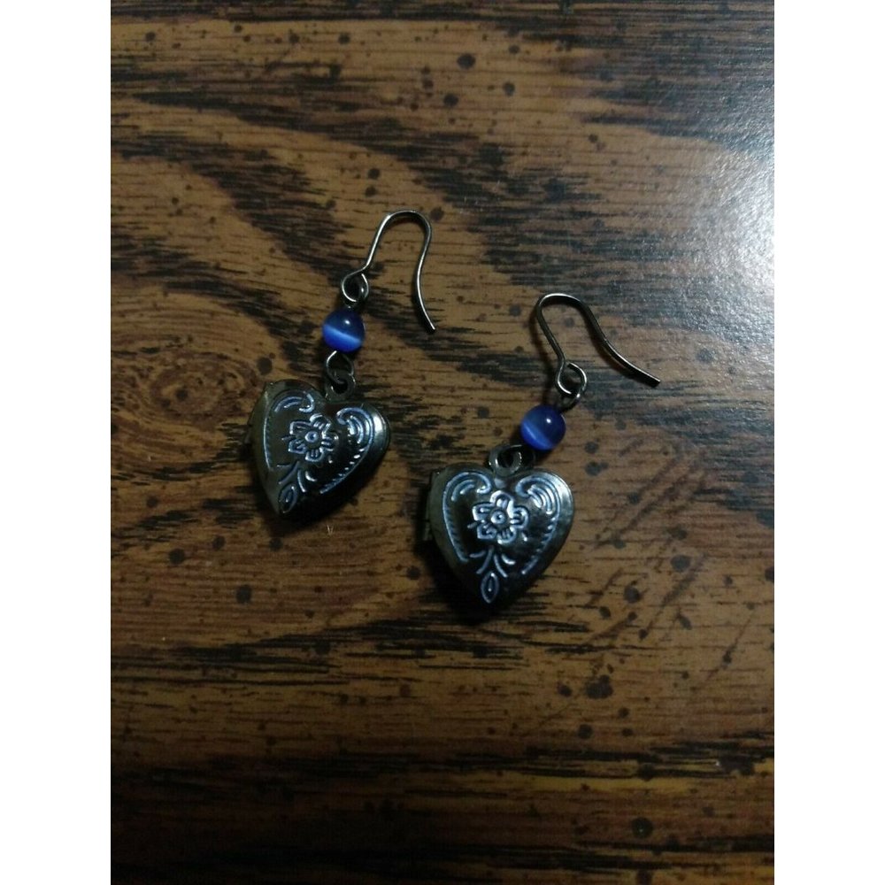 Locket earrings Silvertone heart locket blue cat
